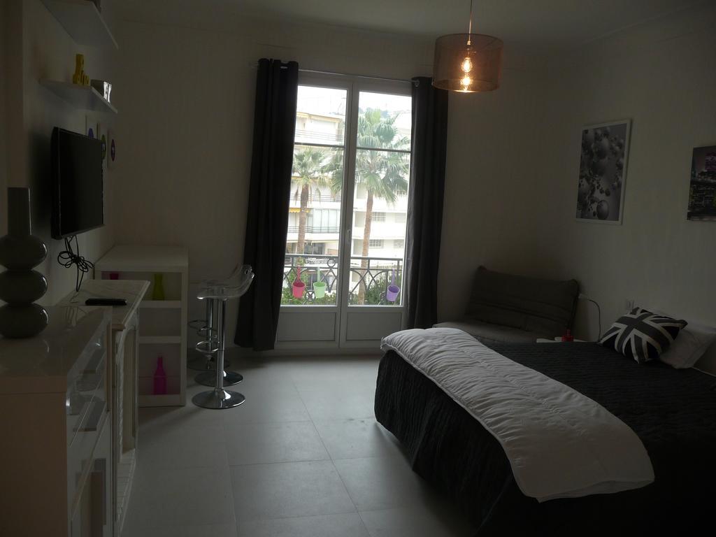 Cannes, Croisette, Palais Miramar Bilik gambar
