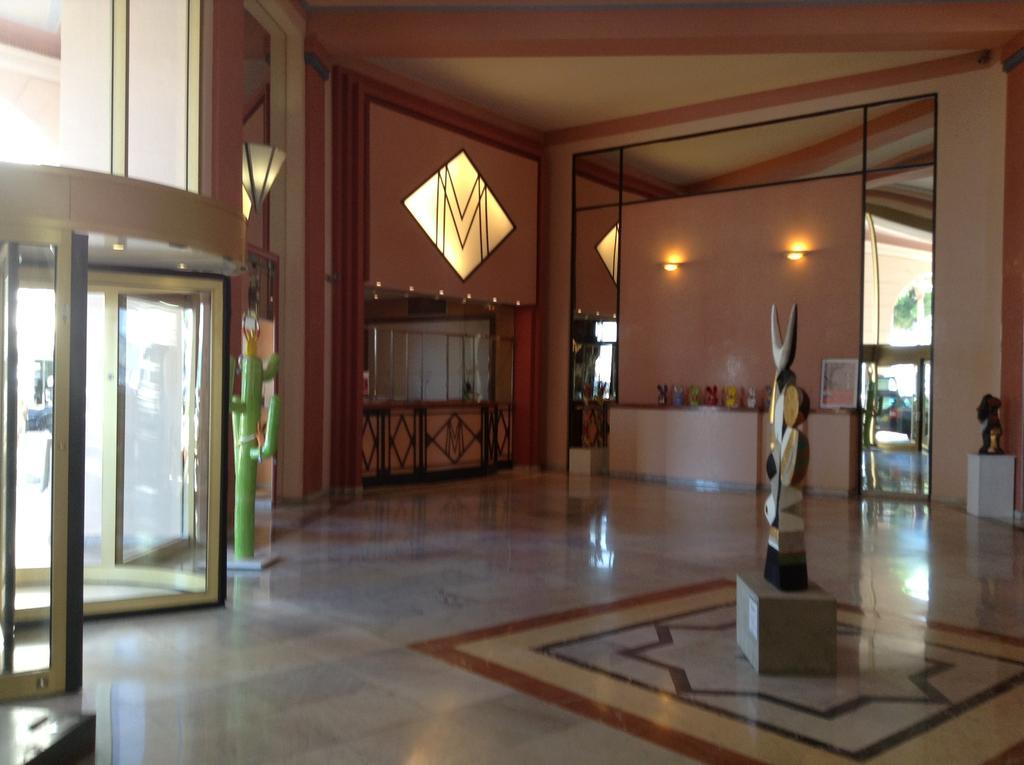 Cannes, Croisette, Palais Miramar Bilik gambar